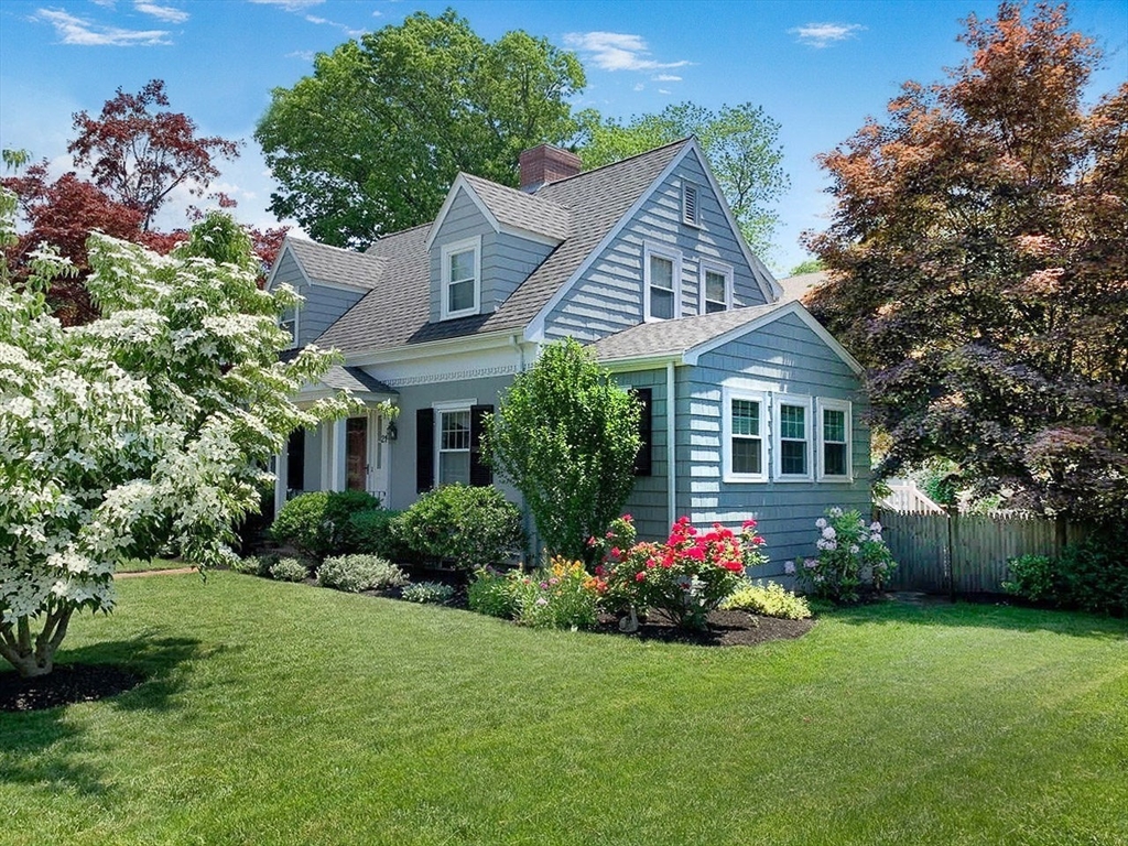 Needham, Massachusetts 02494, United States, 4 Bedrooms Bedrooms, ,3 BathroomsBathrooms,Residential,Pending,105629