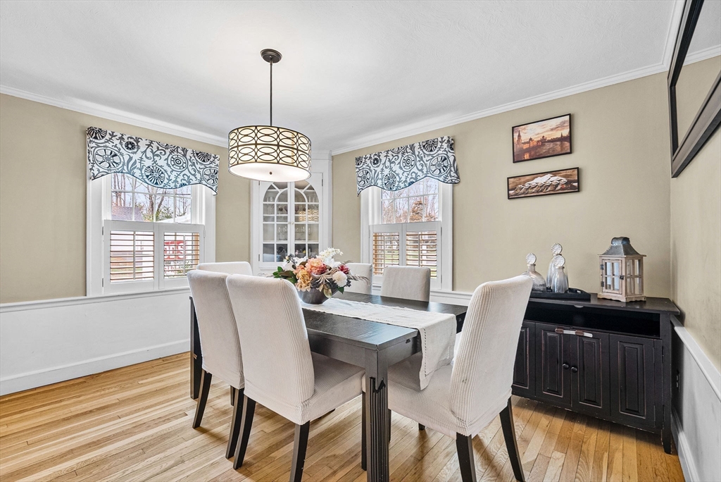 Needham, Massachusetts 02494, United States, 4 Bedrooms Bedrooms, ,3 BathroomsBathrooms,Residential,Pending,105629