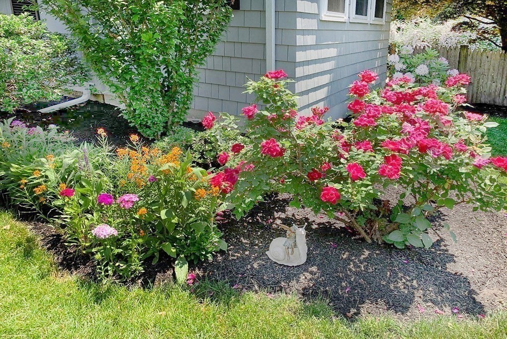 Needham, Massachusetts 02494, United States, 4 Bedrooms Bedrooms, ,3 BathroomsBathrooms,Residential,Pending,105629