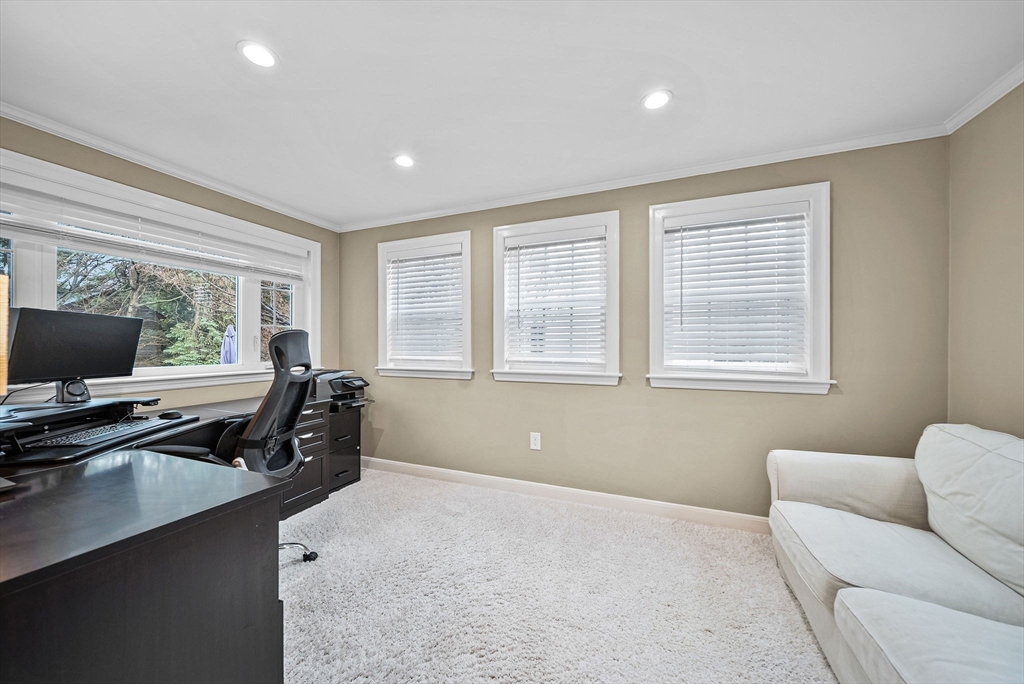 Needham, Massachusetts 02494, United States, 4 Bedrooms Bedrooms, ,3 BathroomsBathrooms,Residential,Pending,105629