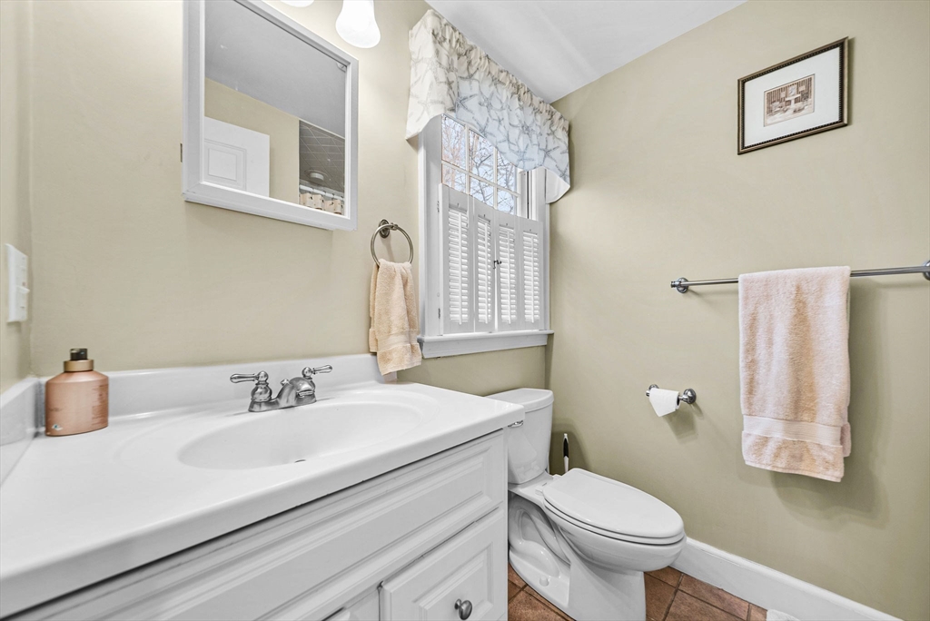 Needham, Massachusetts 02494, United States, 4 Bedrooms Bedrooms, ,3 BathroomsBathrooms,Residential,Pending,105629