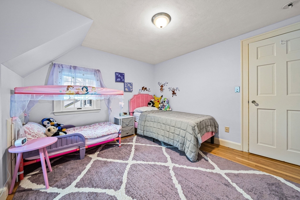 Needham, Massachusetts 02494, United States, 4 Bedrooms Bedrooms, ,3 BathroomsBathrooms,Residential,Pending,105629