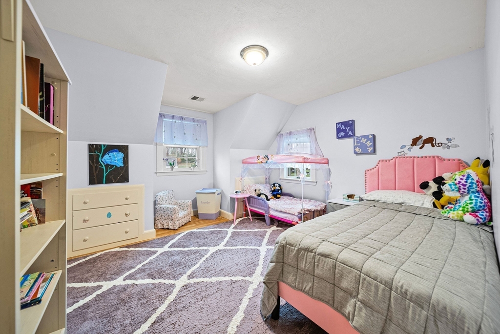 Needham, Massachusetts 02494, United States, 4 Bedrooms Bedrooms, ,3 BathroomsBathrooms,Residential,Pending,105629