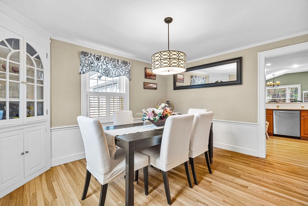 Needham, Massachusetts 02494, United States, 4 Bedrooms Bedrooms, ,3 BathroomsBathrooms,Residential,Pending,105629