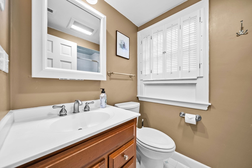 Needham, Massachusetts 02494, United States, 4 Bedrooms Bedrooms, ,3 BathroomsBathrooms,Residential,Pending,105629