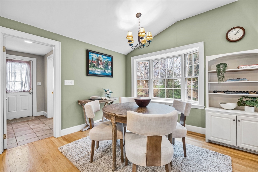 Needham, Massachusetts 02494, United States, 4 Bedrooms Bedrooms, ,3 BathroomsBathrooms,Residential,Pending,105629