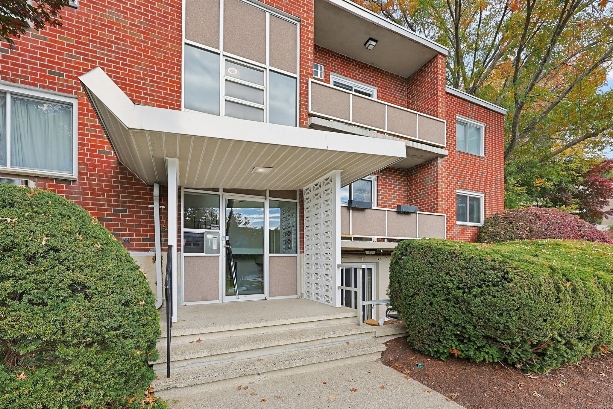 22 Jacqueline Rd #D, Waltham, MA Photo #1