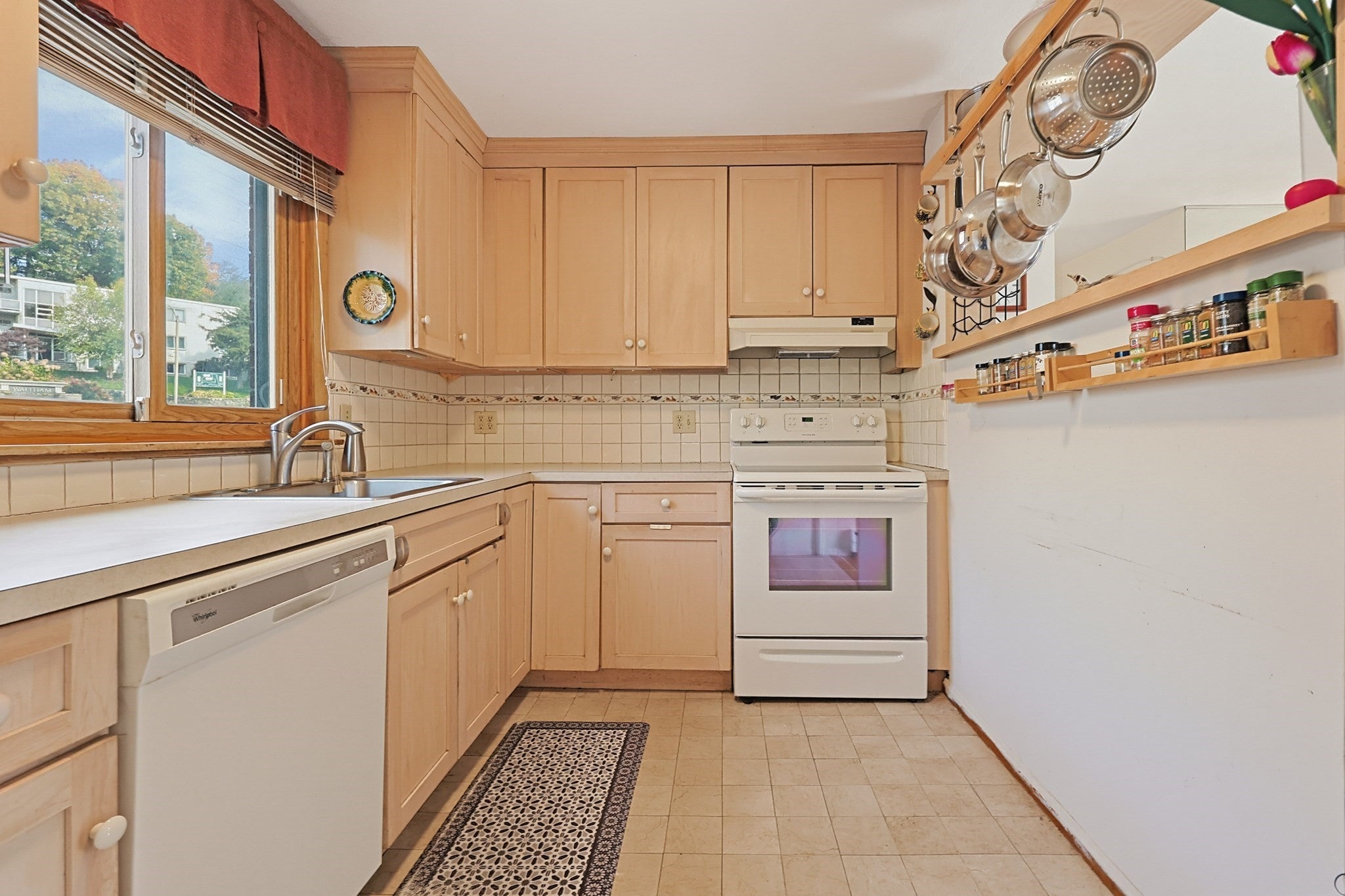 22 Jacqueline Rd #D, Waltham, MA Photo #6