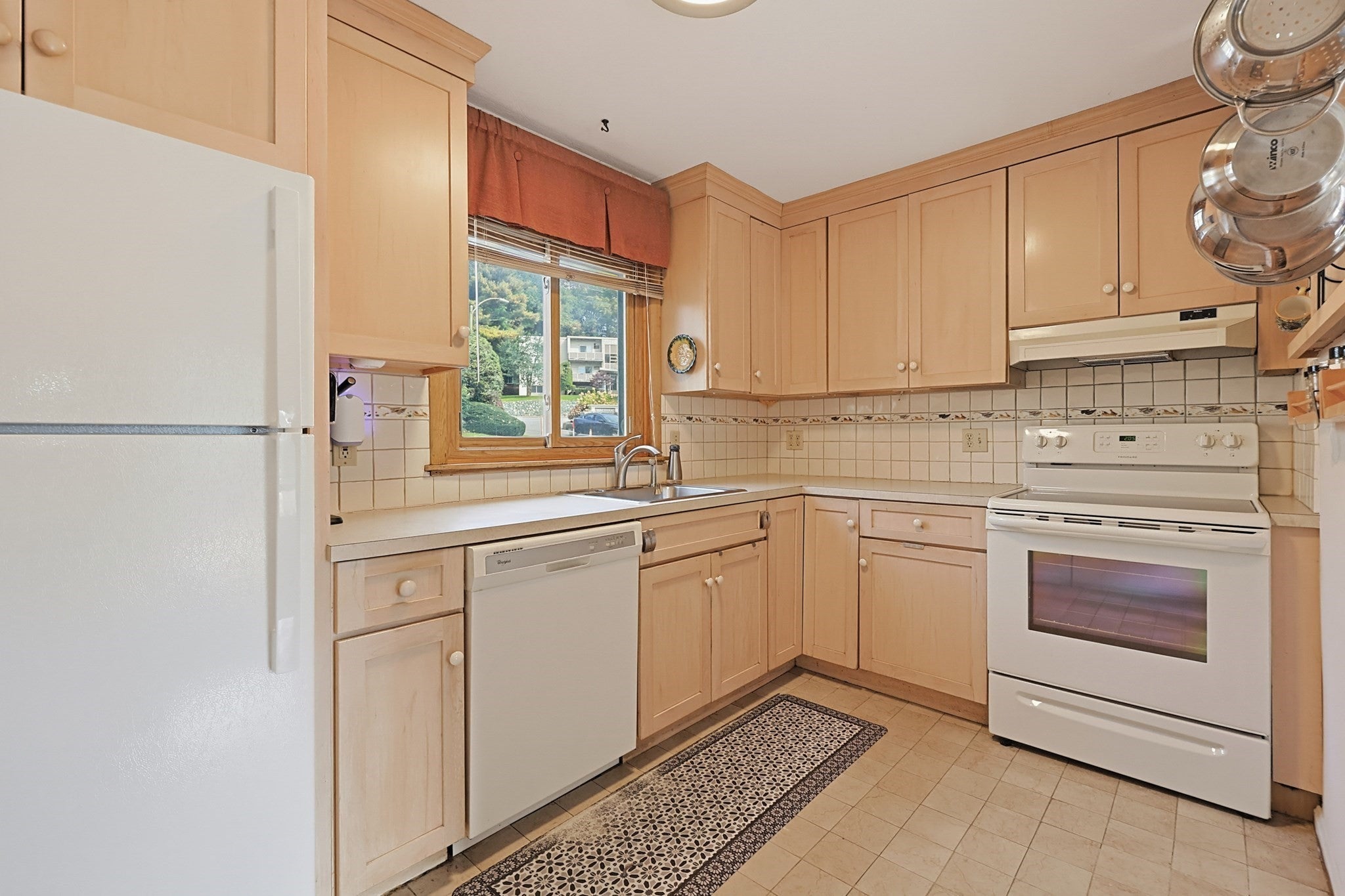 22 Jacqueline Rd #D, Waltham, MA Photo #7