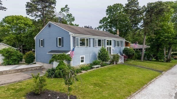 78 Edgewater Dr