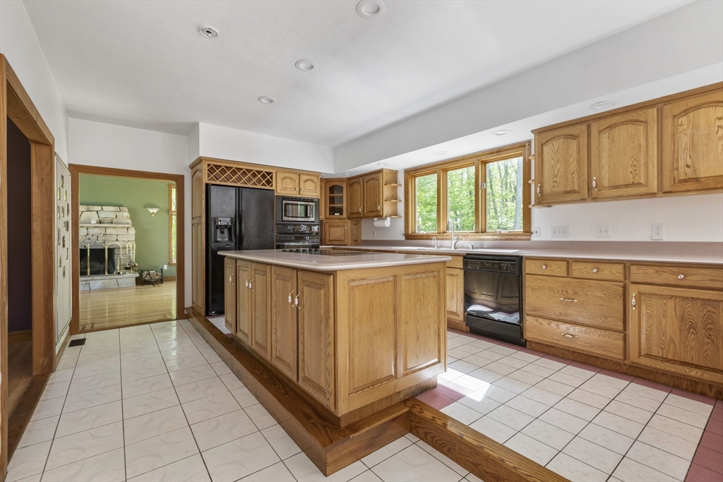 27 Sullivan Blvd