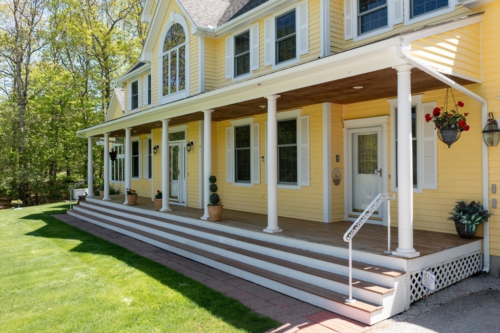 27 Sullivan Blvd