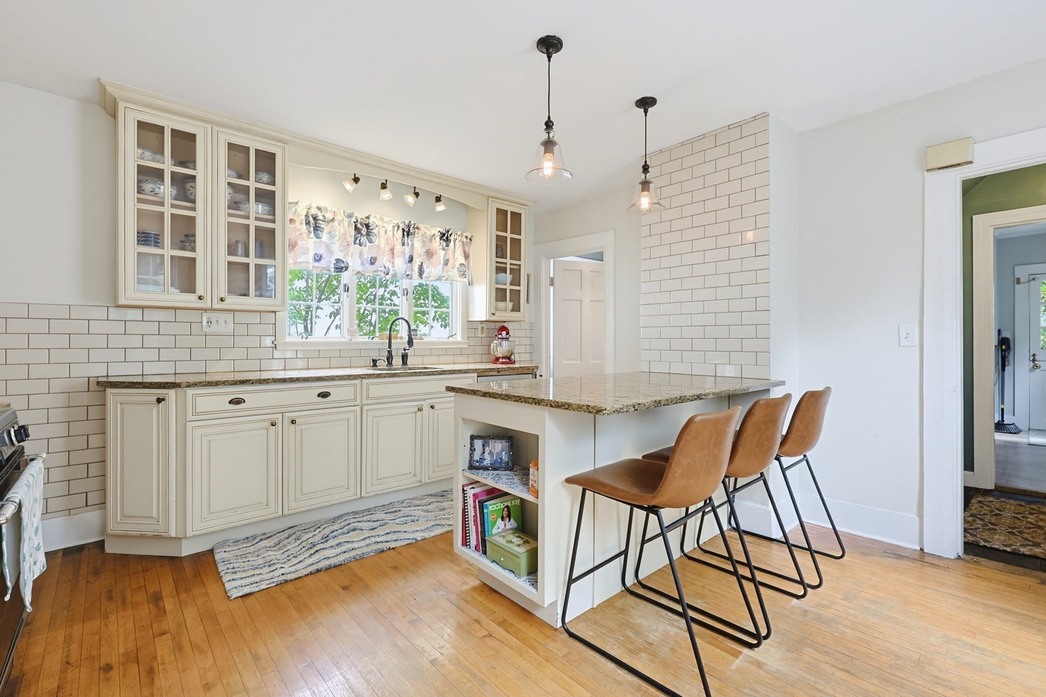 14 Mayhew St, Hopkinton, MA Photo #12