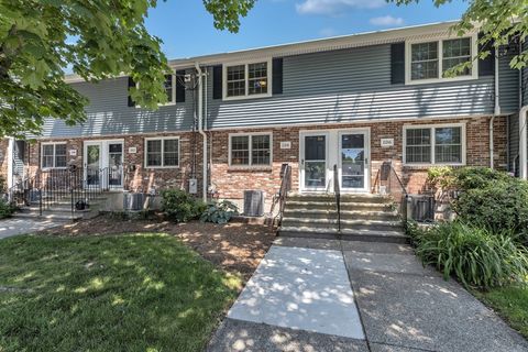 104 Hooper Rd 104 Dedham MA 02026