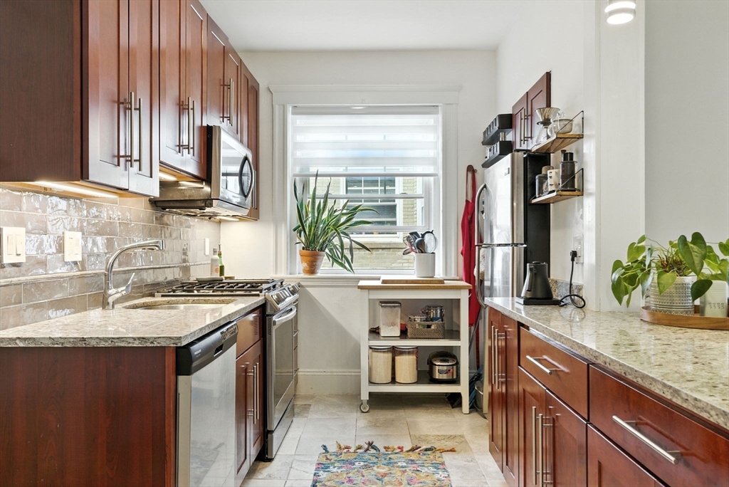18 Melvin Ave 12