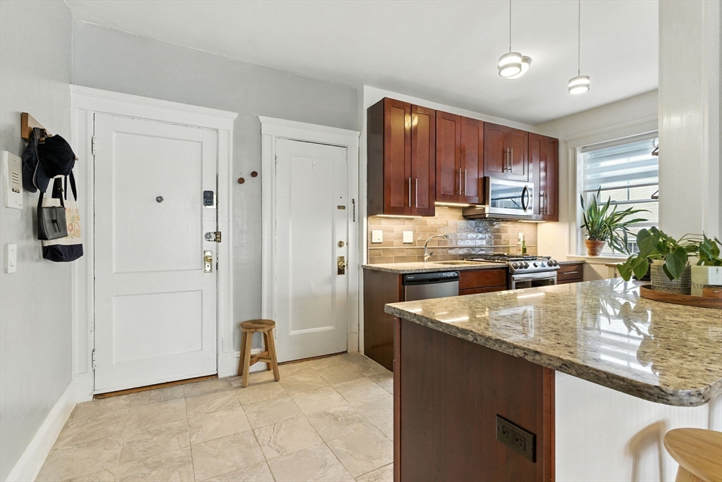 18 Melvin Ave 12