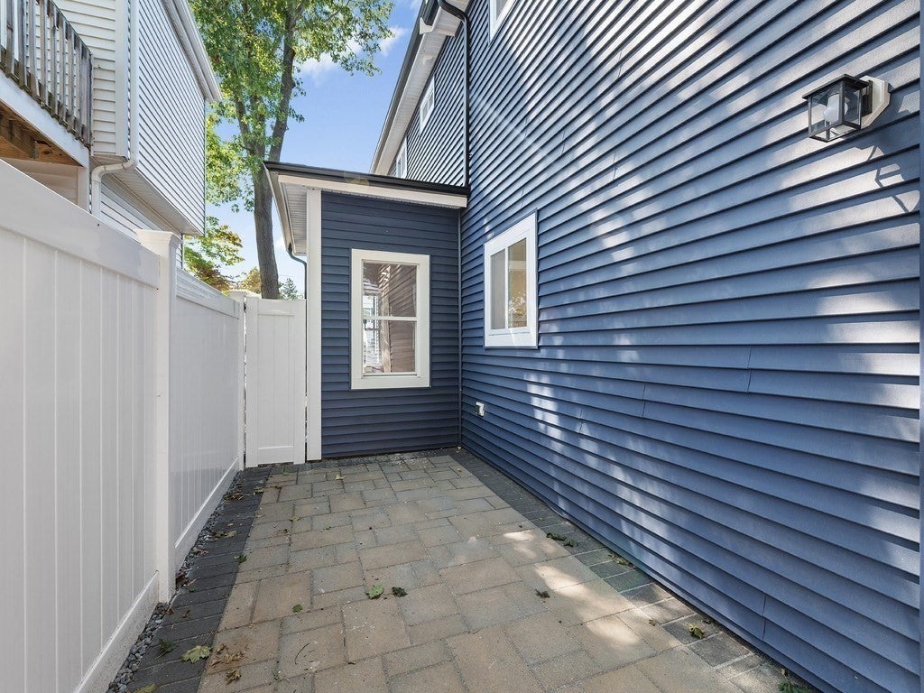 28 Ash Street #1, Waltham, MA Photo #35