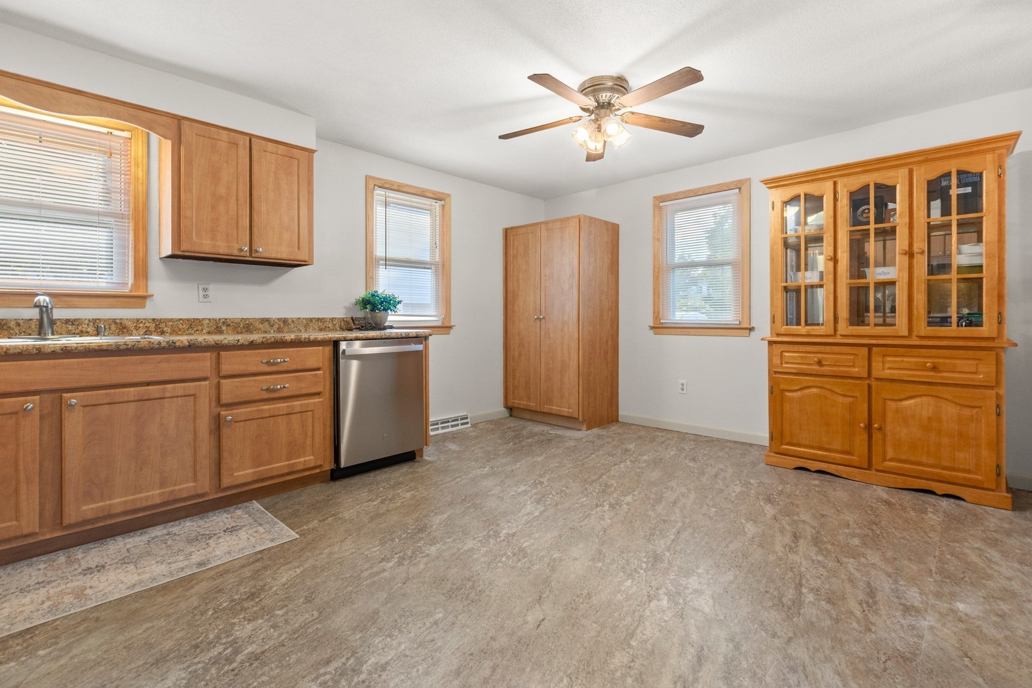 10 Clark Rd, Groveland, MA Photo #14