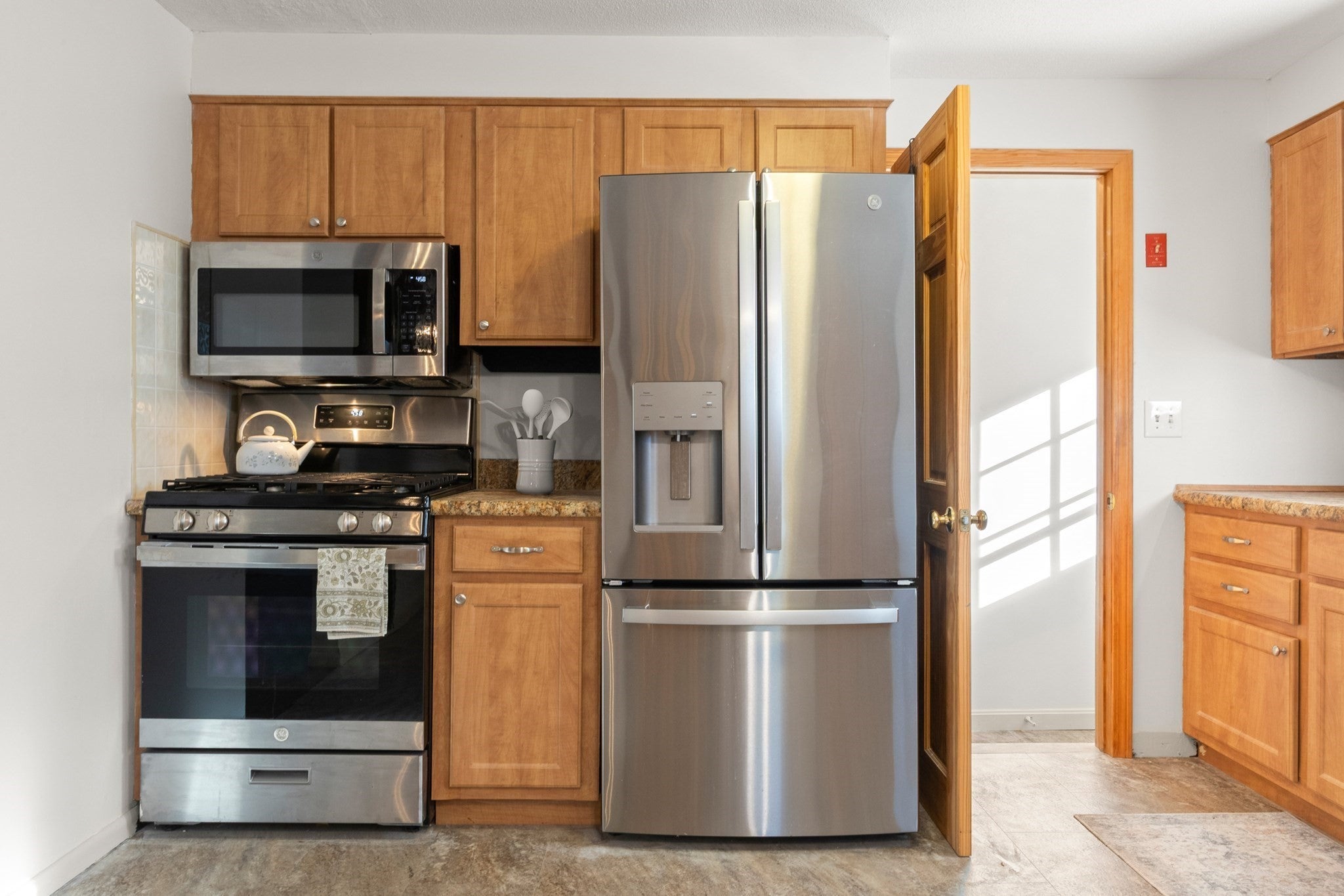 10 Clark Rd, Groveland, MA Photo #18