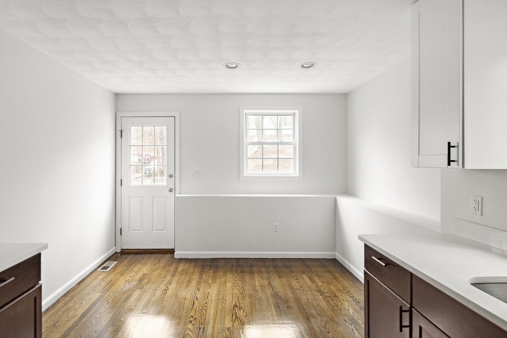 Malden, Massachusetts 02148, United States, 3 Bedrooms Bedrooms, ,2 BathroomsBathrooms,Residential,Pending,105988