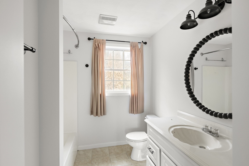 Malden, Massachusetts 02148, United States, 3 Bedrooms Bedrooms, ,2 BathroomsBathrooms,Residential,Pending,105988