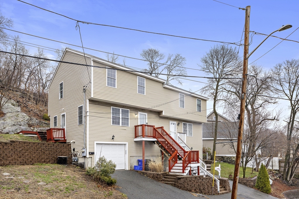 Malden, Massachusetts 02148, United States, 3 Bedrooms Bedrooms, ,2 BathroomsBathrooms,Residential,Pending,105988