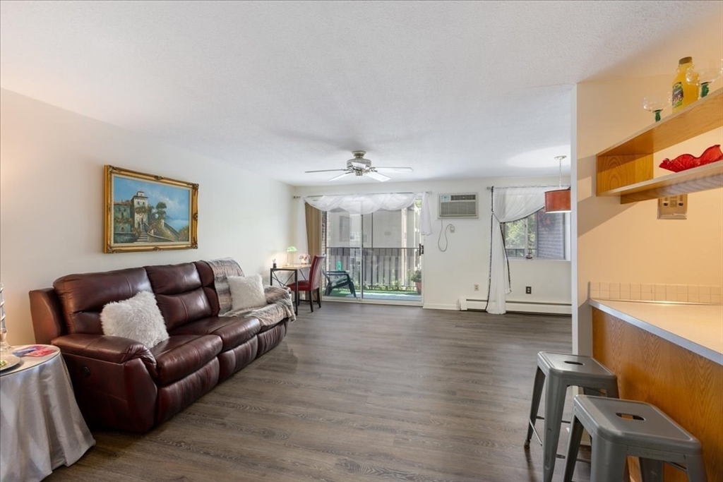 68 Maint St. 44C