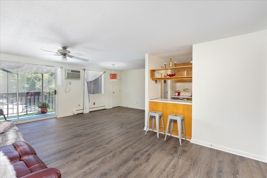68 Maint St. 44C