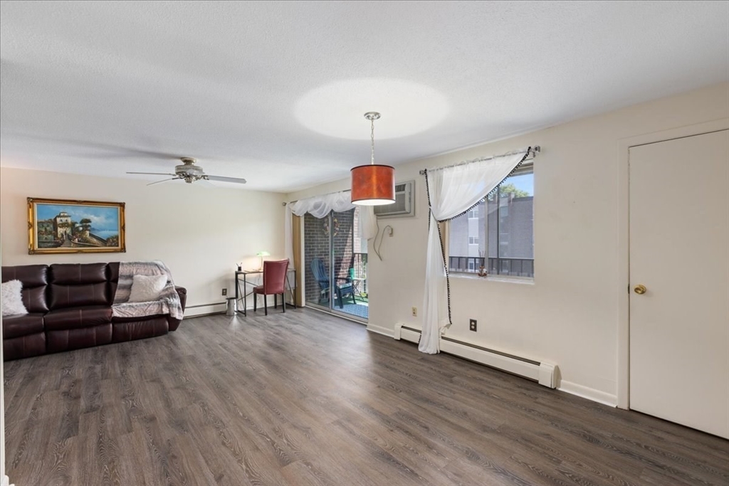 68 Maint St. 44C