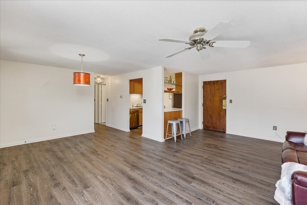 68 Maint St. 44C