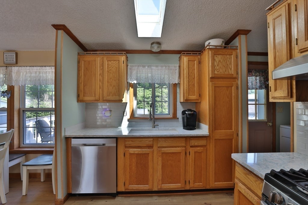 2 Douglas Dr