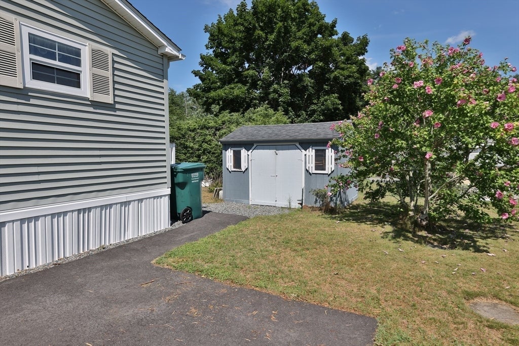 2 Douglas Dr
