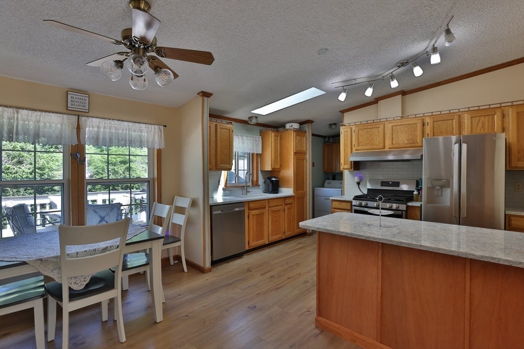 2 Douglas Dr