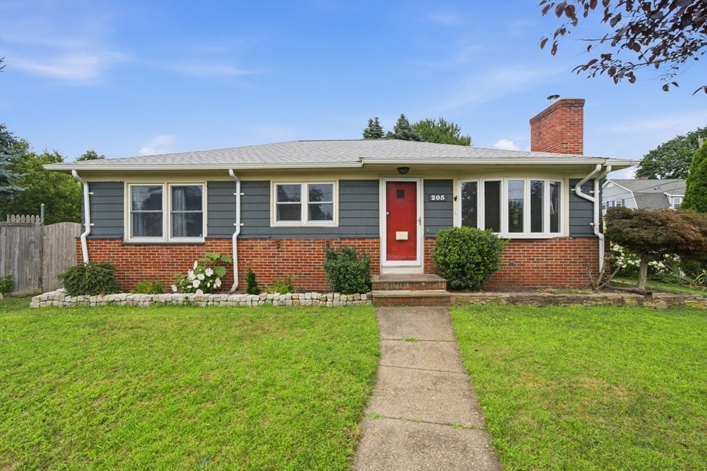 Photo of 205 Central Ave, Seekonk, MA