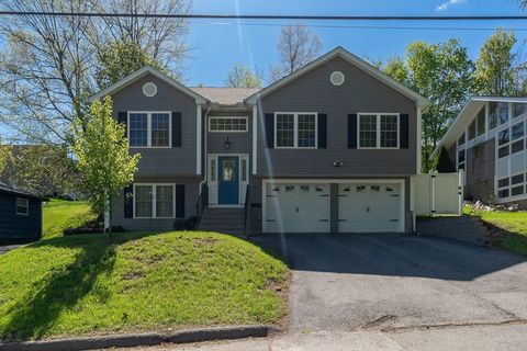 Photo of 31 Scenic Dr, Worcester, MA 01602 (MLS # 73515998)