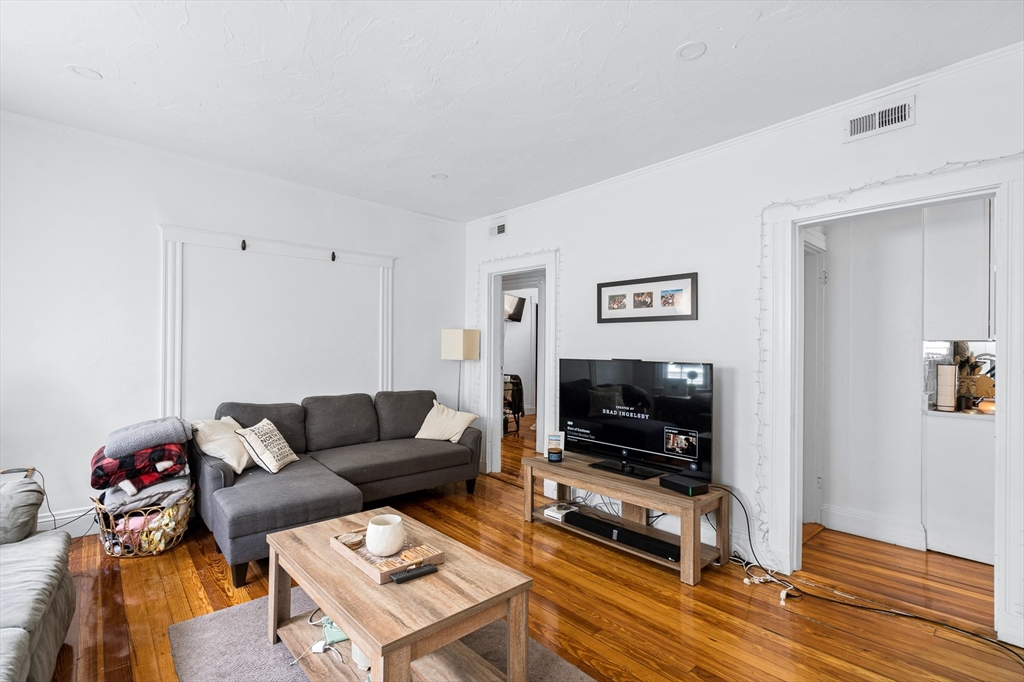 7 Hallam Street 3