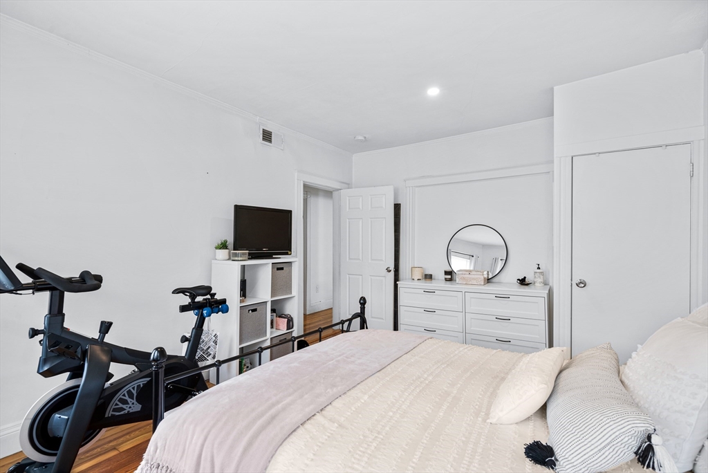 7 Hallam Street 3