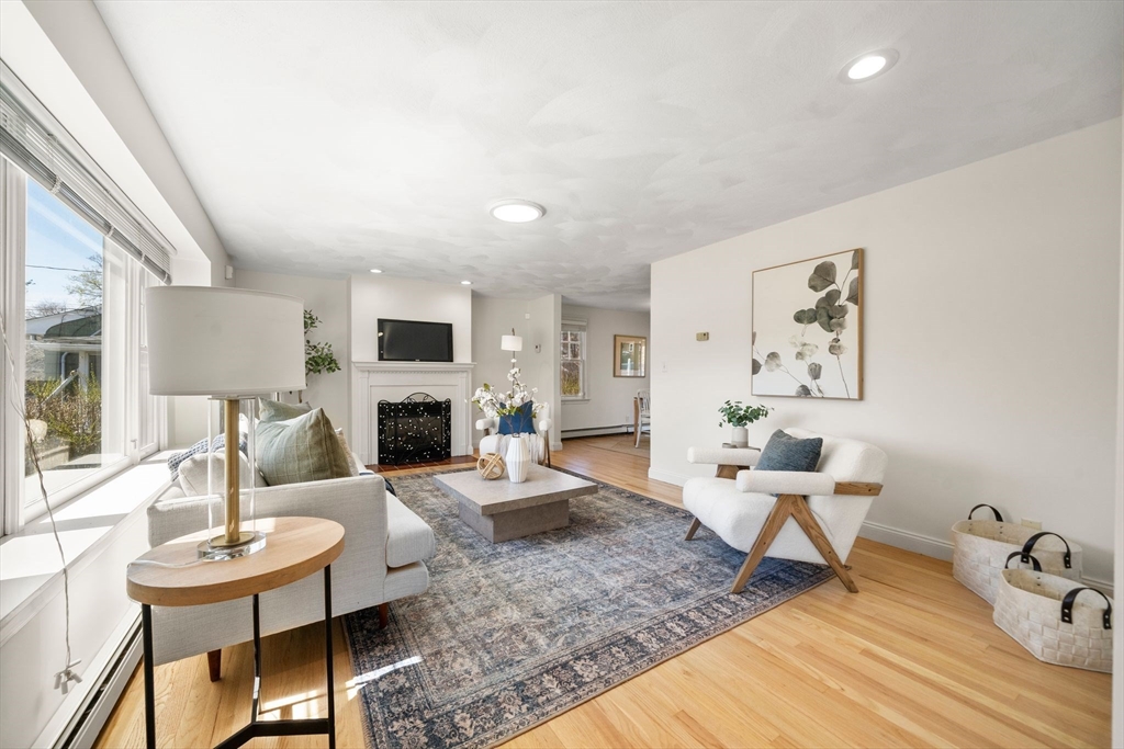 11 Swan St