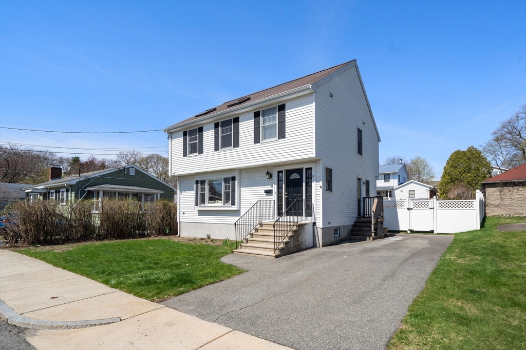 11 Swan St