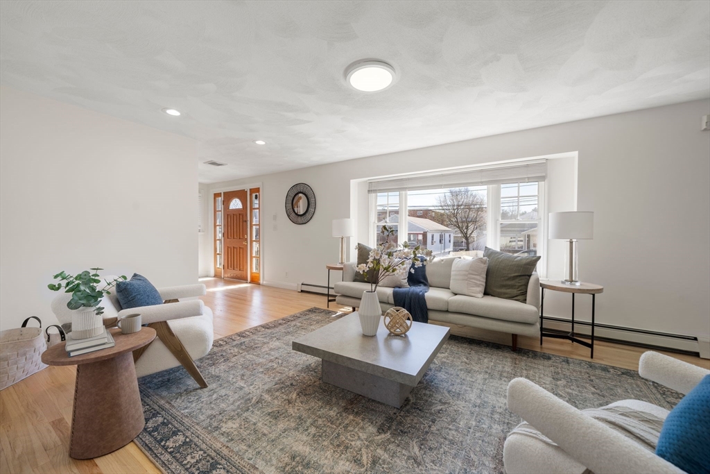 11 Swan St