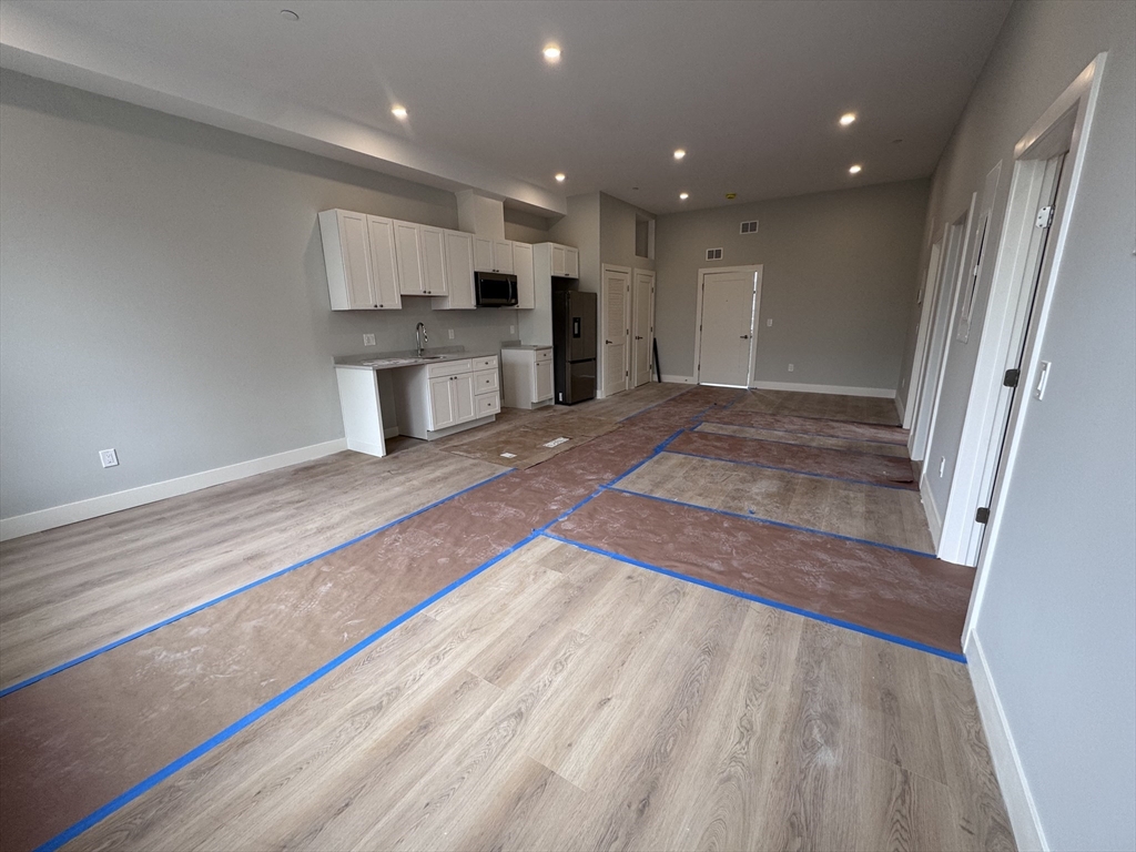 403 Division Street 12