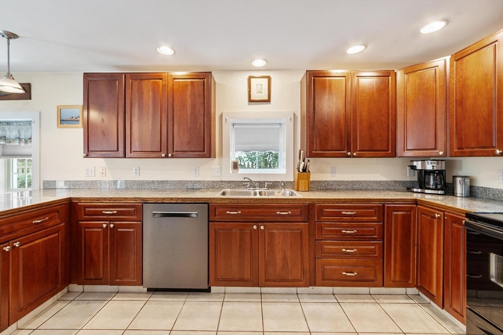 1 Pigeon Hill Court #B, Rockport, MA Photo #8