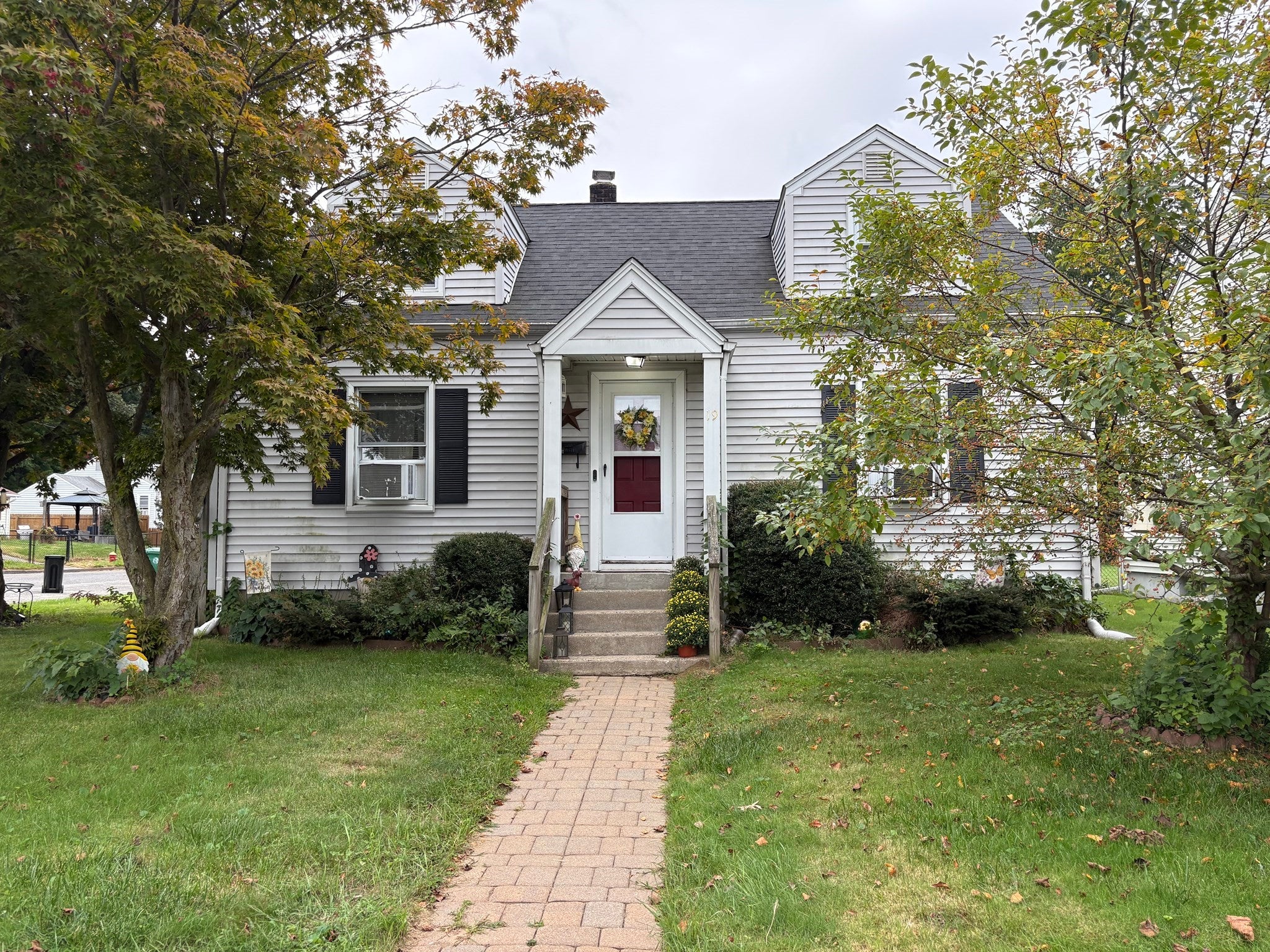 19 Magnolia Ter, Chicopee, MA Photo #1