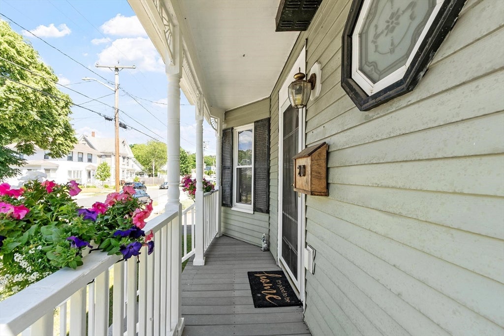 20 Conomo Ave