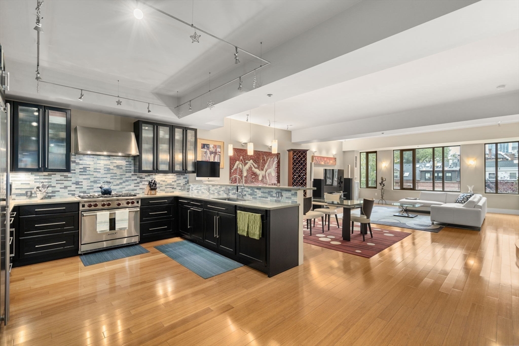 1313 Washington St 330