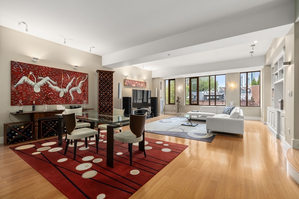 1313 Washington St 330