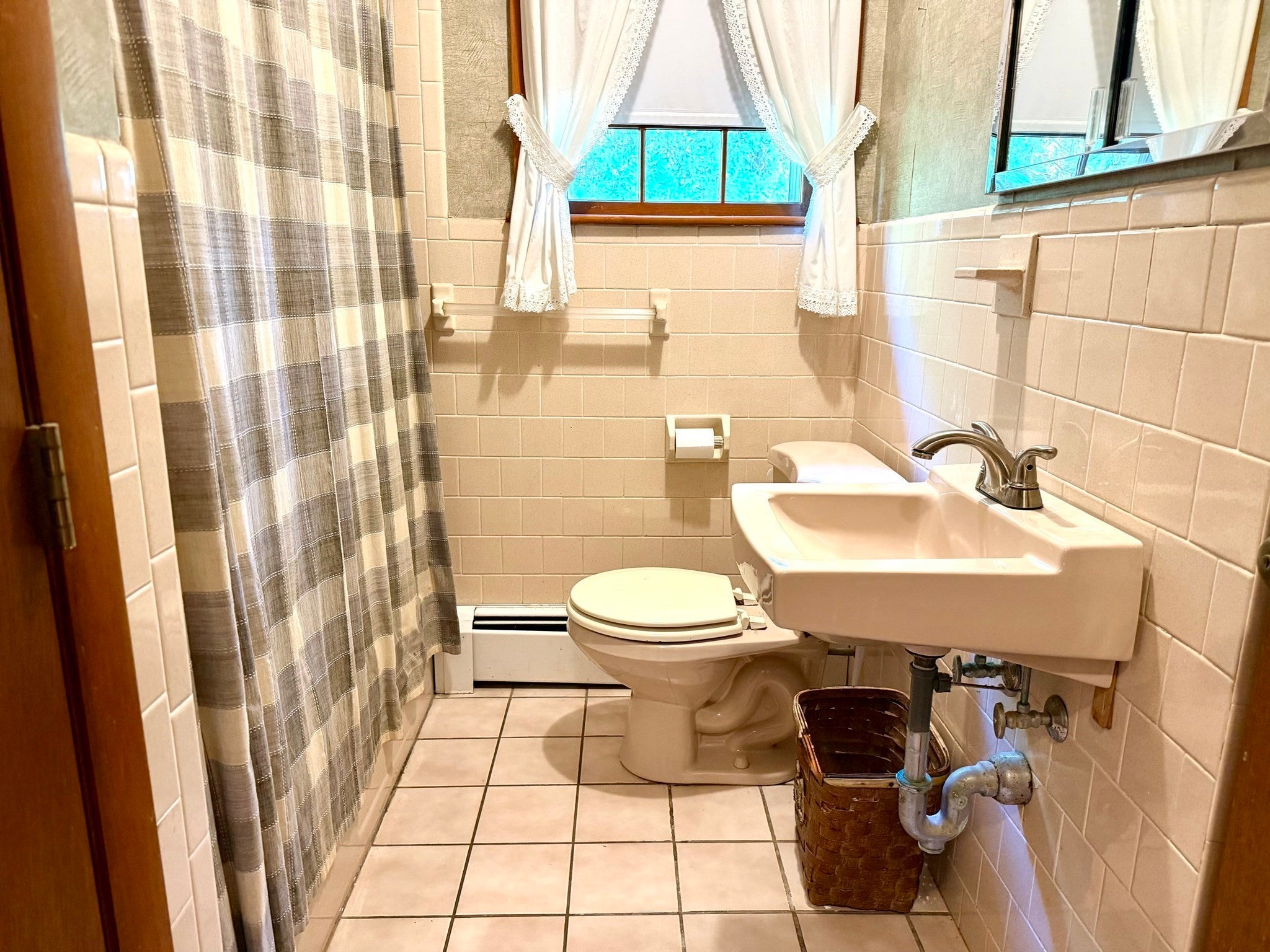 1183 Dutton Street, New Bedford, MA Photo #16