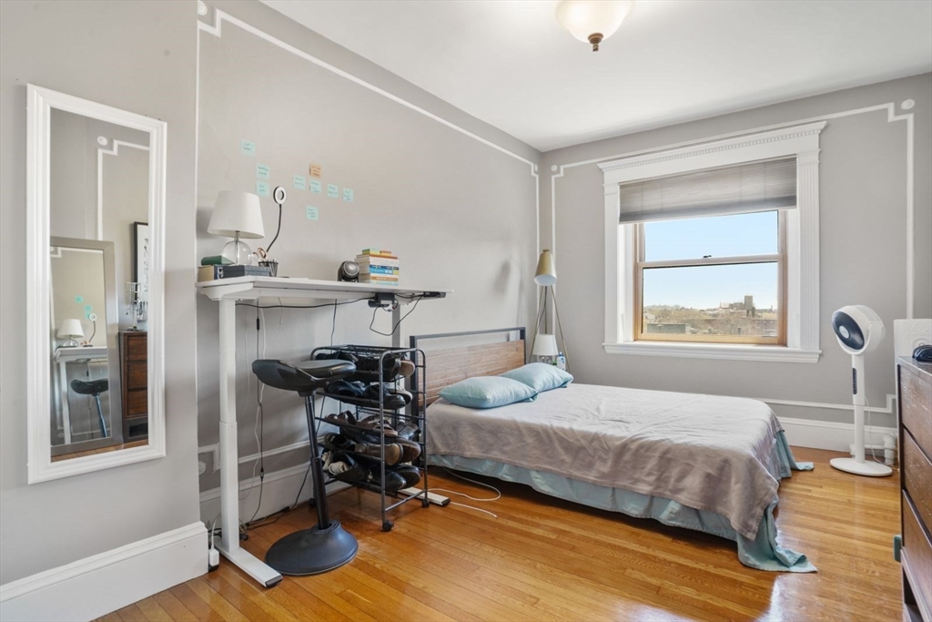 8 Garrison St 706