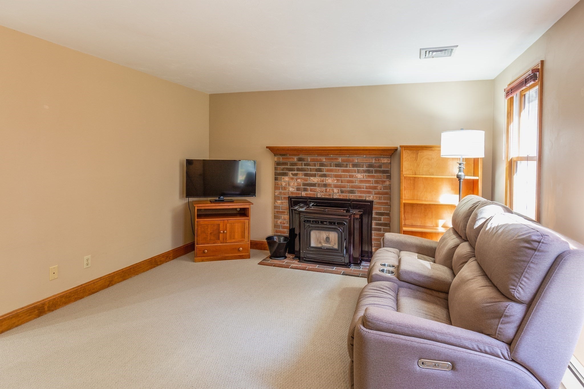 9 Pleasant St, Carver, MA Photo #12