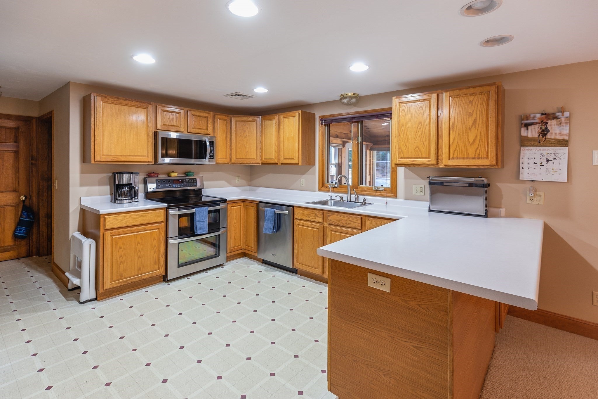9 Pleasant St, Carver, MA Photo #8